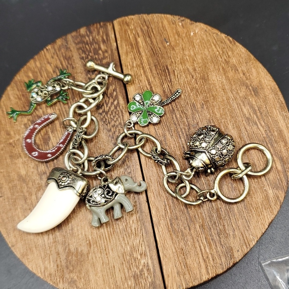 Folksy Whimsical Good Luck Charm Bracelet Cute Flirty B2030‎